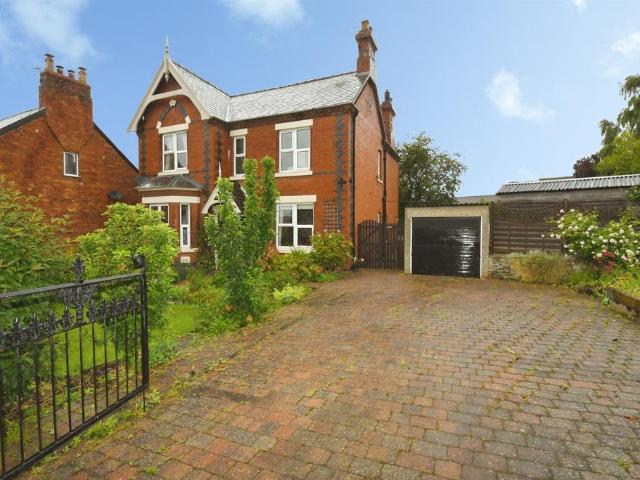 4 bedroom detached house for sale