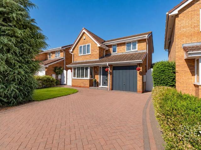 4 bedroom detached house for sale
