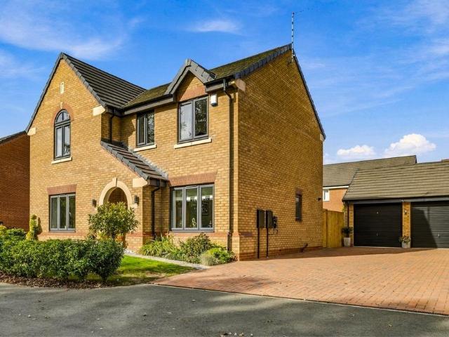 4 bedroom detached house for sale