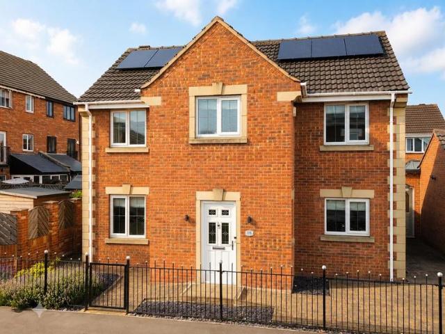 4 bedroom detached house for sale