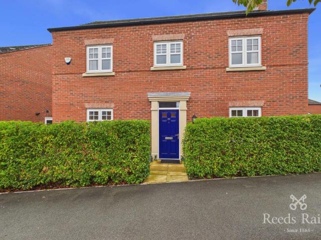 4 bedroom detached house for sale