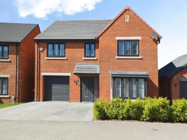4 bedroom detached house for sale