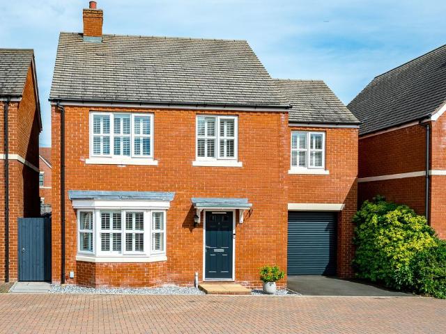4 bedroom detached house for sale