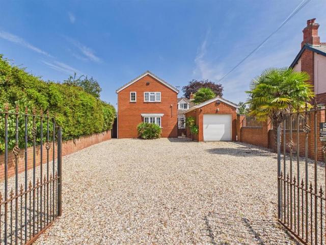 4 bedroom detached house for sale