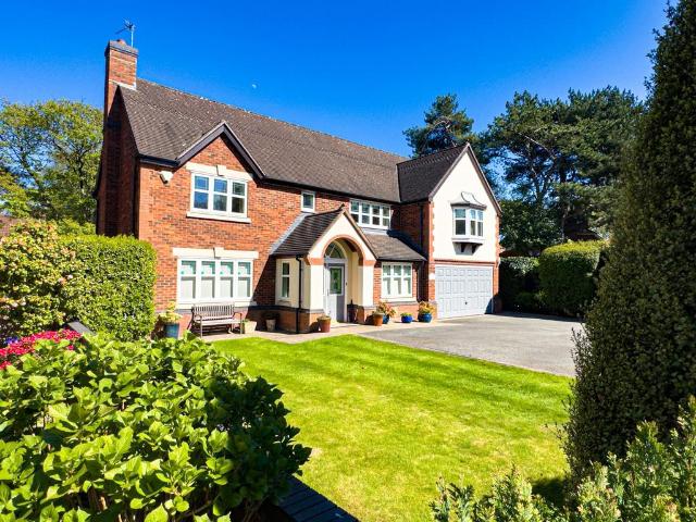 4 bedroom detached house for sale