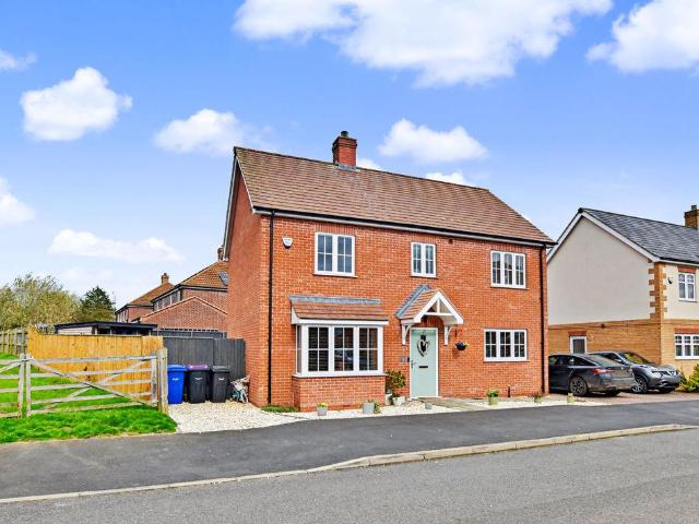 4 bedroom detached house for sale