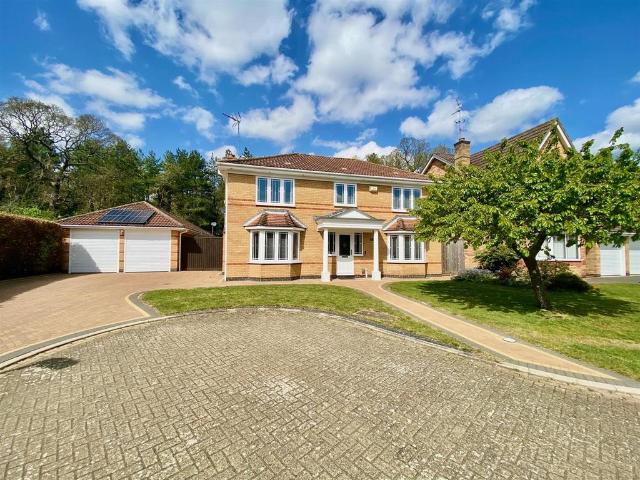 4 bedroom detached house for sale