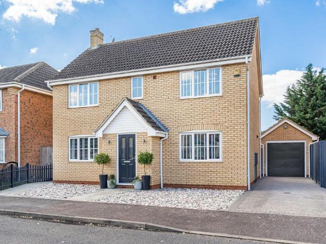 4 bedroom detached house for sale