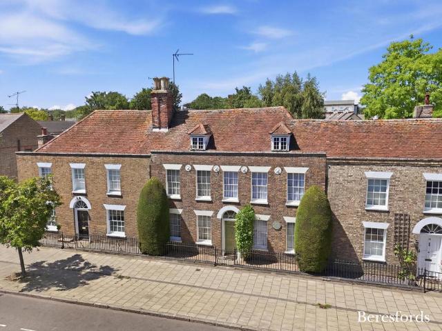 4 bedroom terraced house for sale