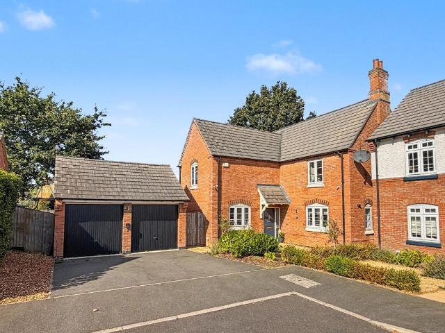 4 bedroom detached house for sale