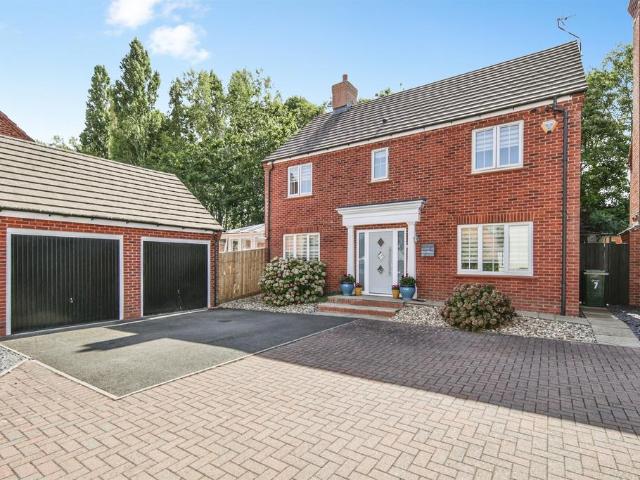 4 bedroom detached house for sale