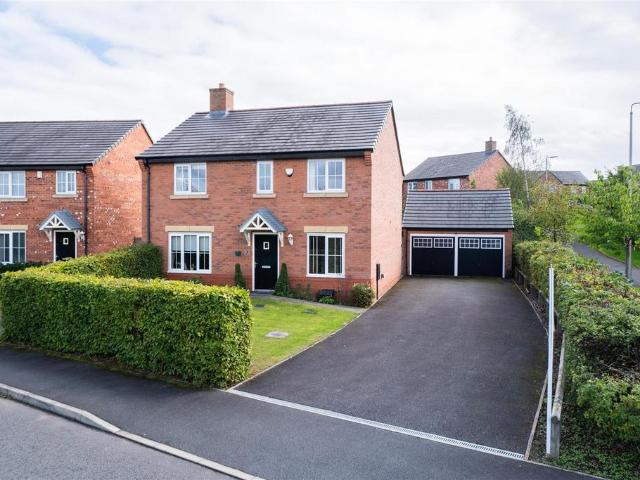 4 bedroom detached house for sale
