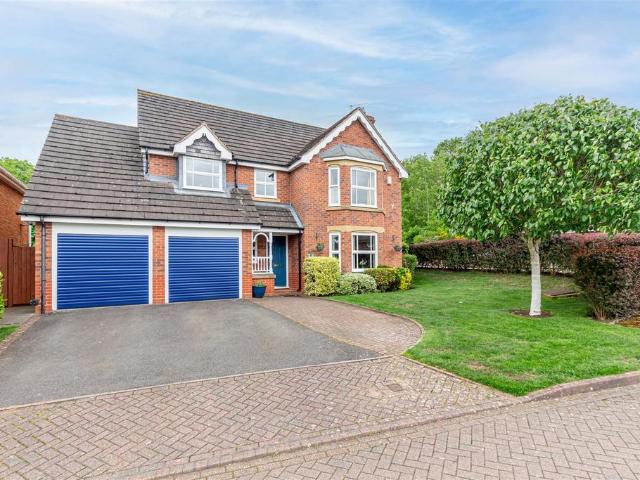 4 bedroom detached house for sale