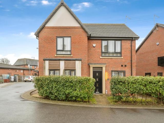 4 bedroom detached house for sale