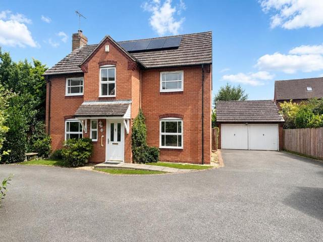 4 bedroom detached house for sale