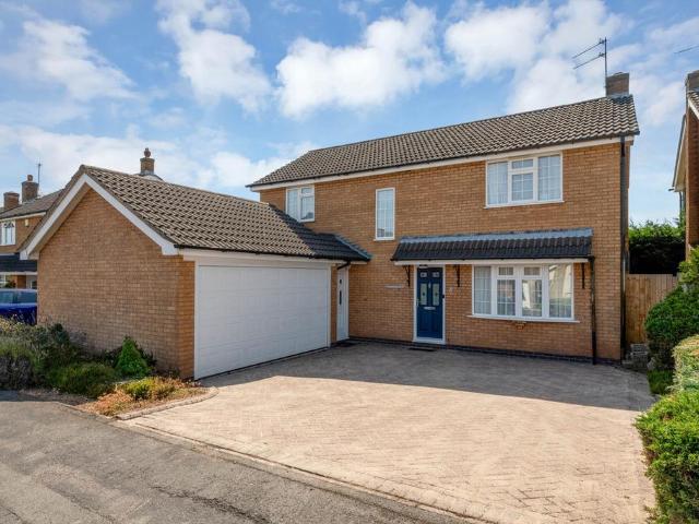 4 bedroom detached house for sale