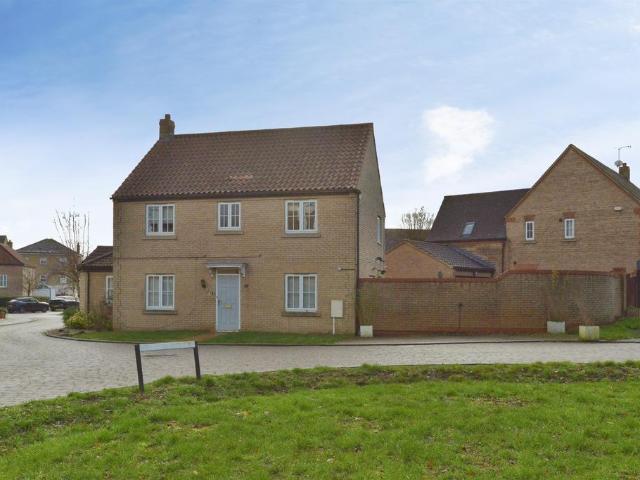 4 bedroom detached house for sale