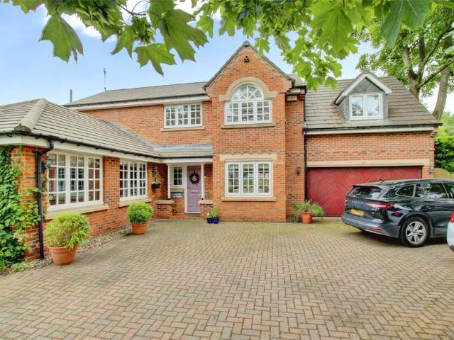 4 bedroom detached house for sale