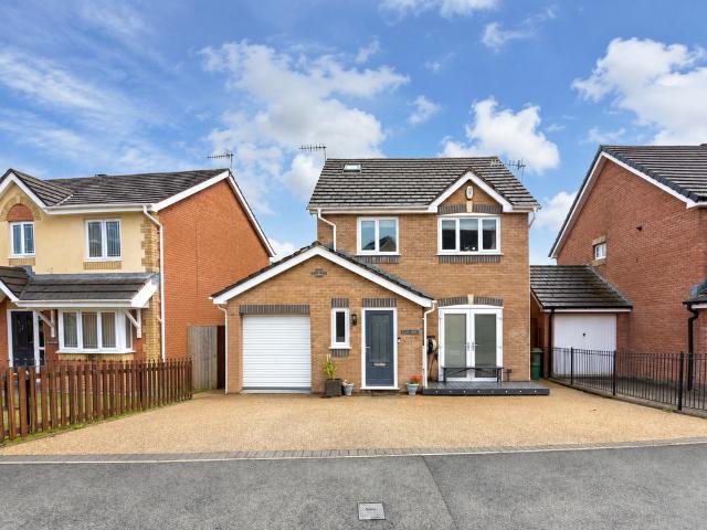 4 bedroom detached house for sale