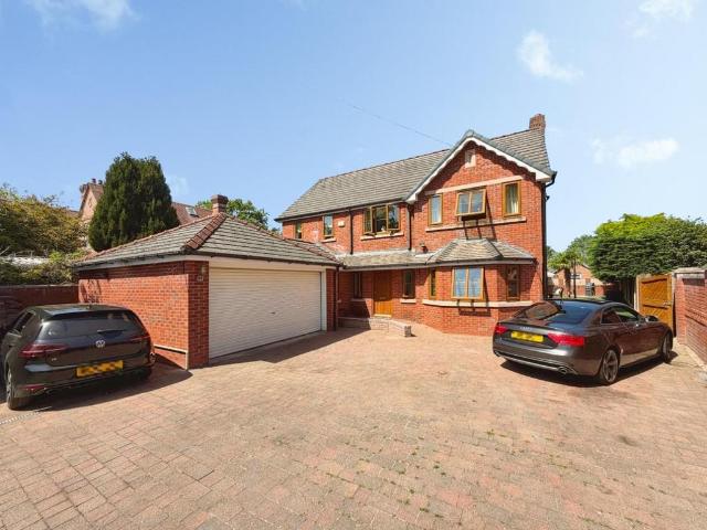 4 bedroom detached house for sale