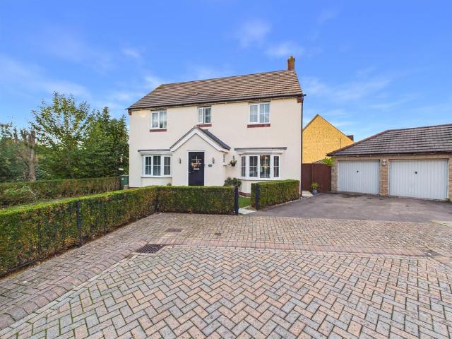 4 bedroom detached house for sale