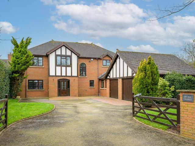 4 bedroom detached house for sale