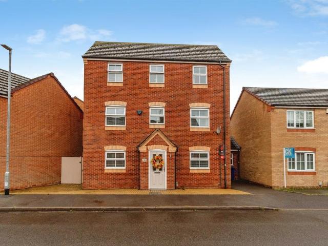4 bedroom detached house for sale