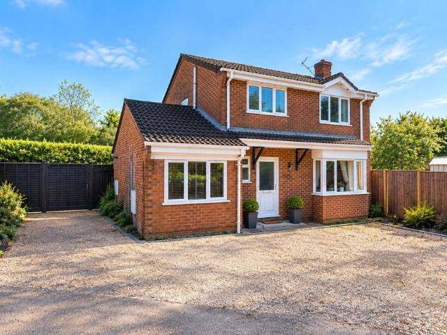 4 bedroom detached house for sale