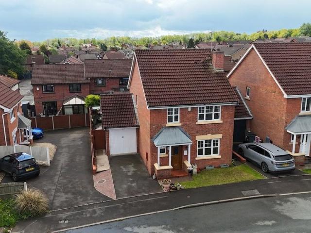 4 bedroom detached house for sale
