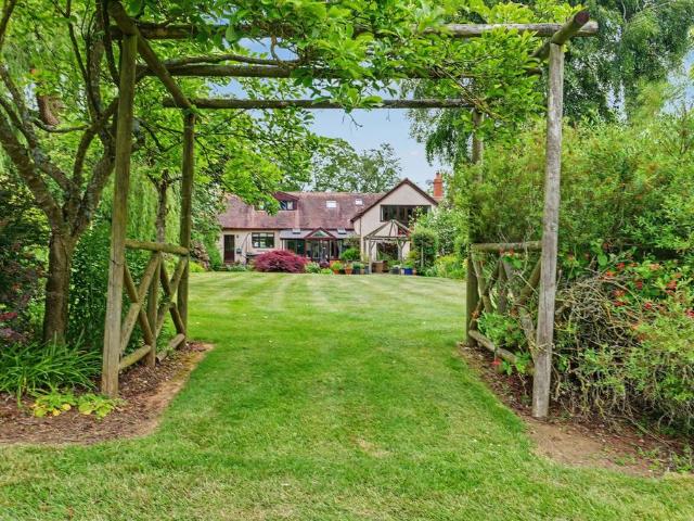 5 bedroom detached house for sale