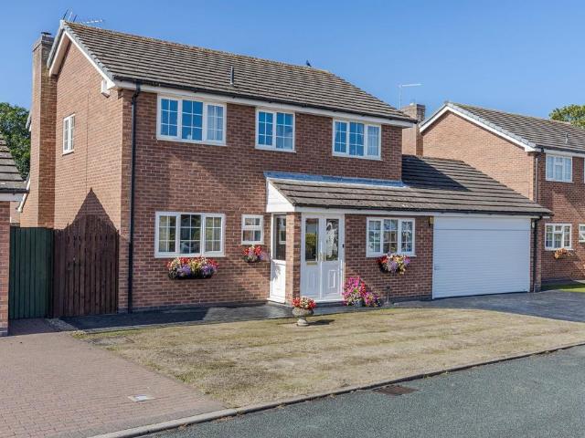 4 bedroom detached house for sale