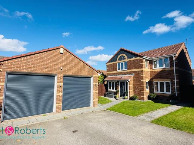 4 bedroom detached house for sale