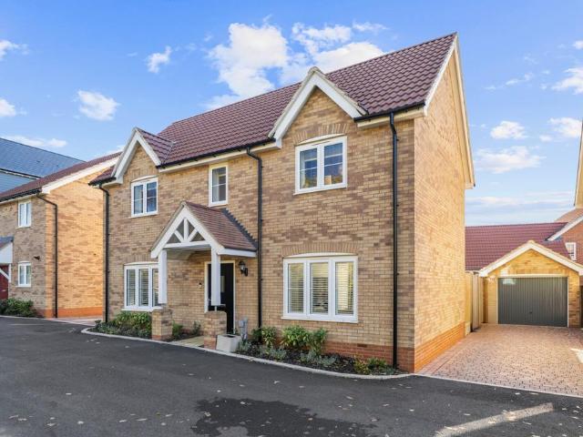 4 bedroom detached house for sale