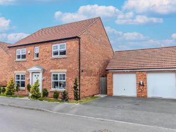 4 bedroom detached house for sale