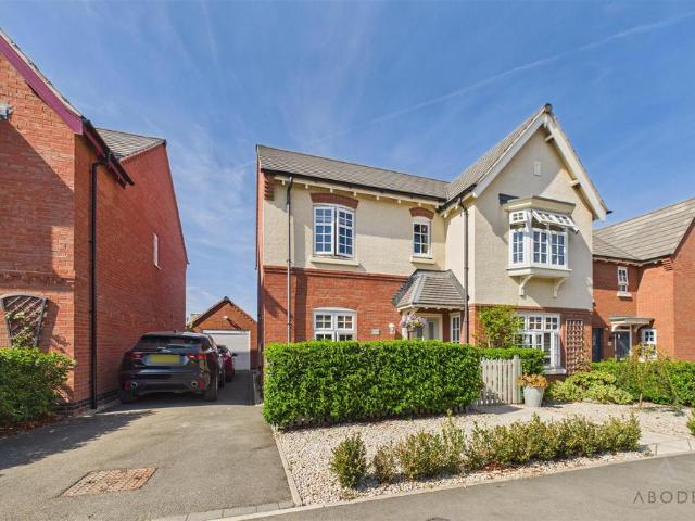 4 bedroom detached house for sale