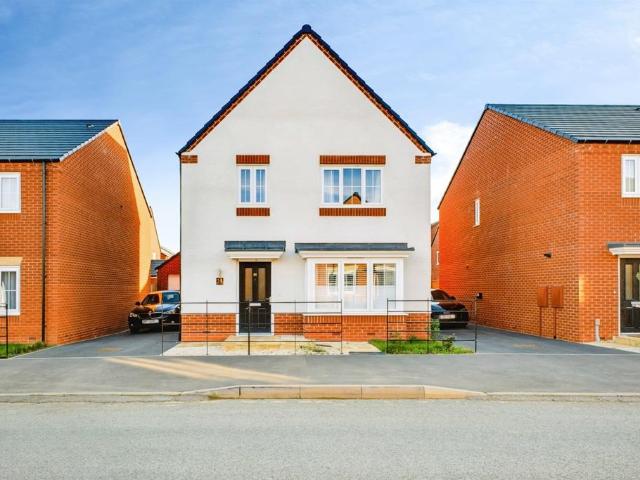 4 bedroom detached house for sale
