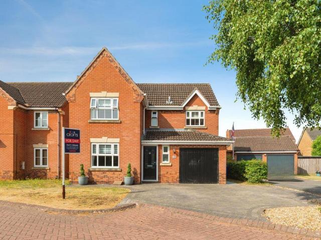 4 bedroom detached house for sale