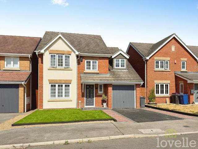 4 bedroom detached house for sale