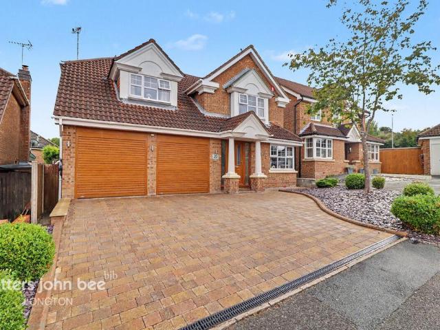 4 bedroom detached house for sale