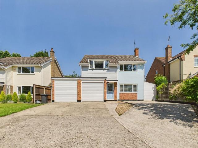 4 bedroom detached house for sale