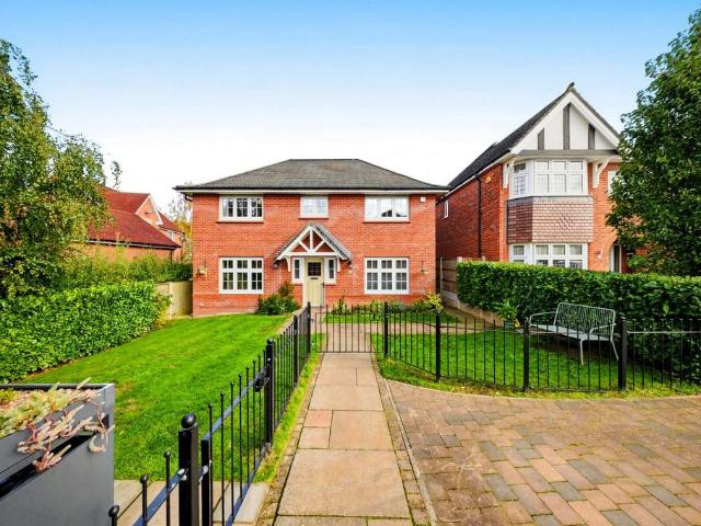 4 bedroom detached house for sale