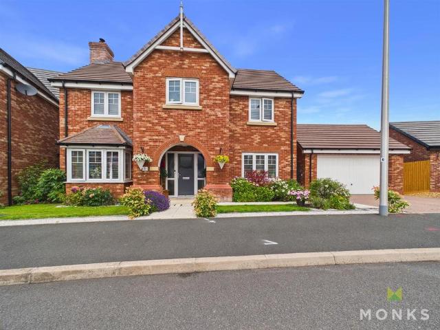 4 bedroom detached house for sale