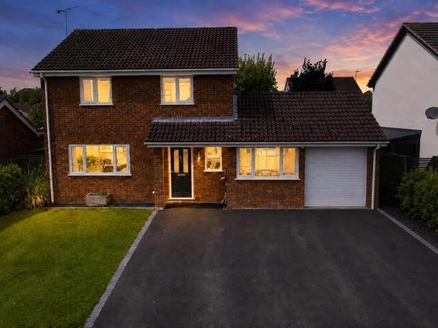 4 bedroom detached house for sale