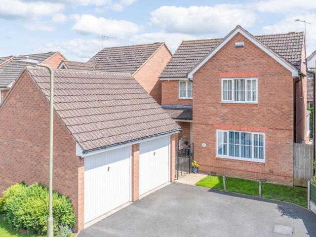 4 bedroom detached house for sale