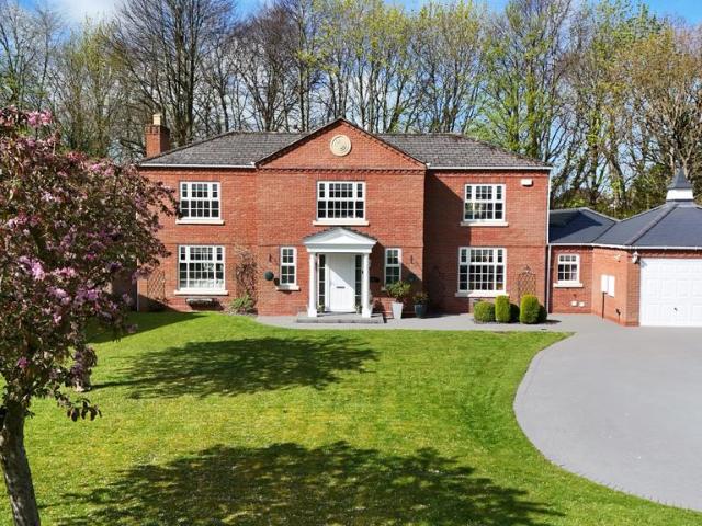 4 bedroom detached house for sale