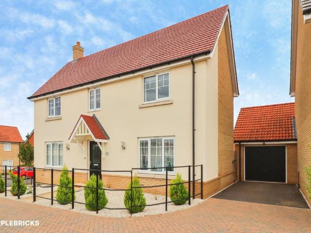4 bedroom detached house for sale