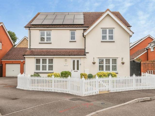 4 bedroom detached house for sale