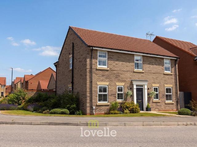 4 bedroom detached house for sale