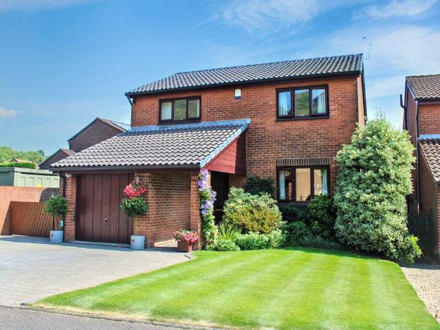 4 bedroom detached house for sale
