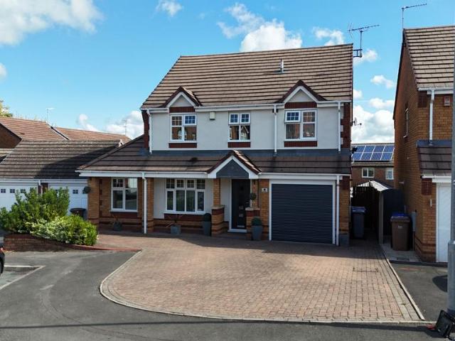 4 bedroom detached house for sale